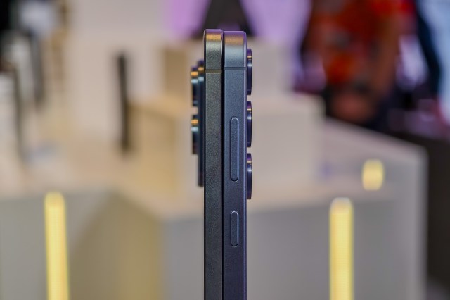 Samsung Galaxy S25 Edge next to Galaxy S25 Plus