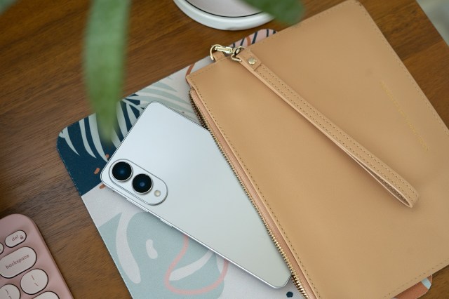 Samsung Galaxy S25 Edge in a slim wristlet bag.