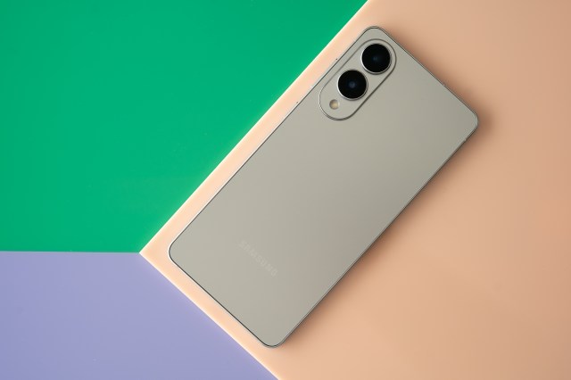 Samsung Galaxy S25 Edge on a colorful background