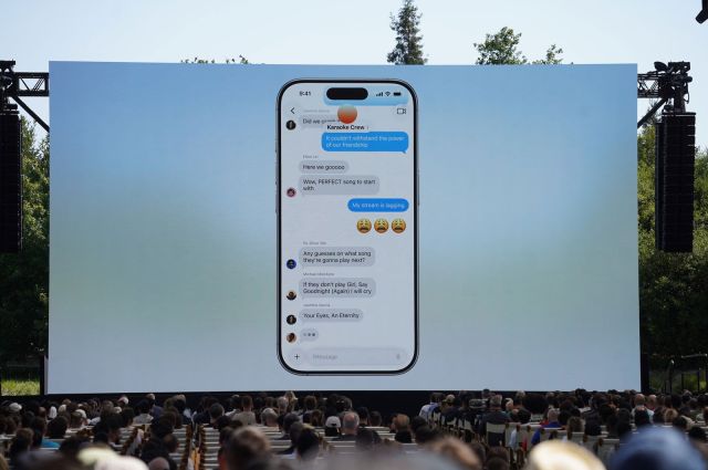 A photo of Messages changes in iOS 26.