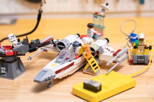 The X-wing set comes with the scanning station, fuel transport, an Imperial turret, and just one Smart Brick to go round.