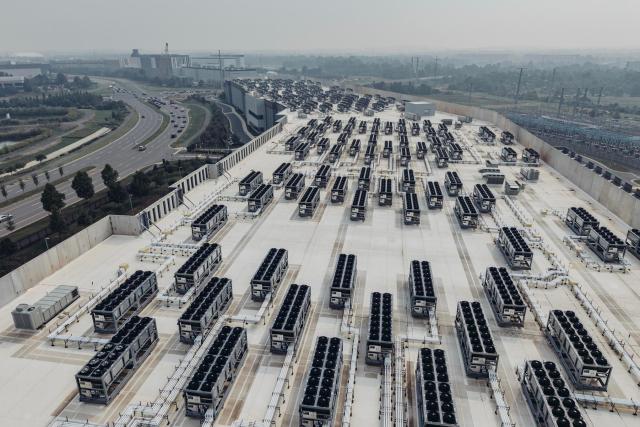 HVAC units on the roof of a data center along Loudoun County Parkway.