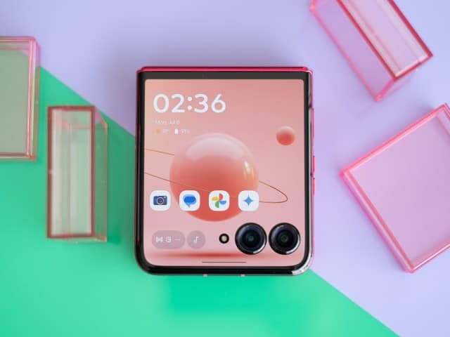 2024 Motorola Razr Plus in hot pink