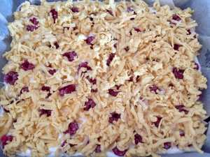 Placek z malinami i pianką z białek