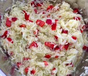 Cukinia ztarta na tarce z dodatkiem papryki