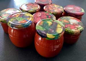 sos z cukini zamknięty w słoikach