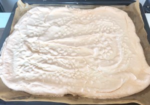 Rolada bezowa z jagodami - E3EBD4B5 97B9 4922 8A72 AD1C475A5953