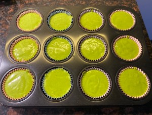 Kolorowe babeczki z kremem i owocami - 0727EF01 1685 430C A816 CF57A792D458