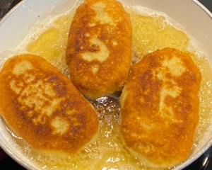 Krokiety ziemniaczane nadziewane mięsem i pieczarkami - 1F18682E 8C95 4E70 AF07 7BF8F760FB12