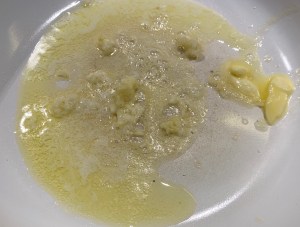 Kremowa zupa czosnkowa z grzankami - 60F20339 1DB9 4E96 A460 8F71D4525C0F