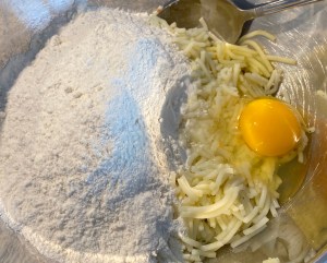 Krokiety ziemniaczane nadziewane mięsem i pieczarkami - 99852331 AFEC 4C77 9501 5D1C86E2FB6A