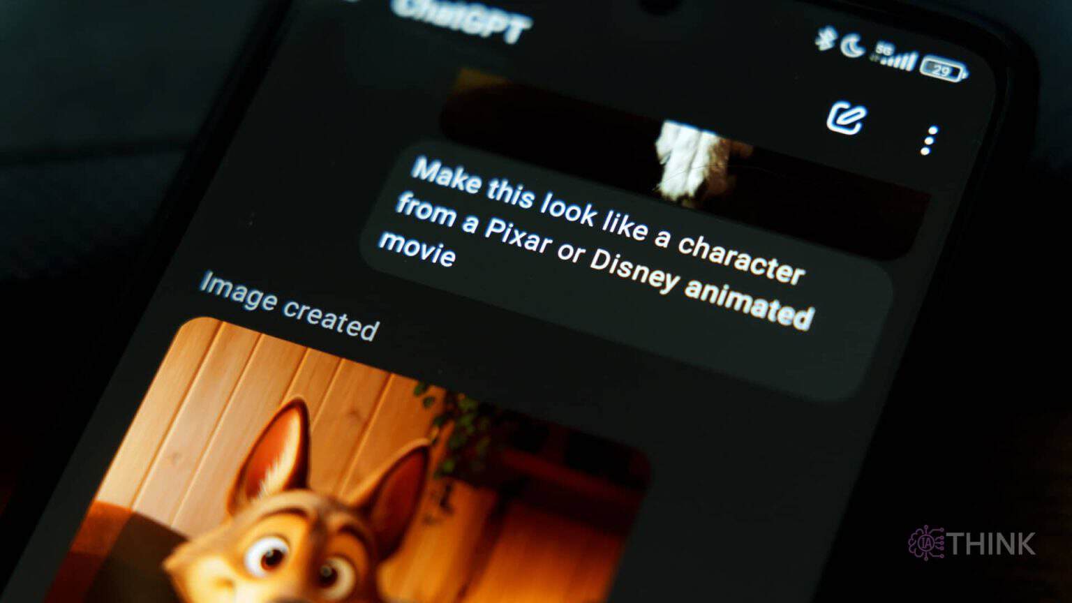 Usando prompts para ChatGPT para imágenes para crear un personaje animado en un smartphone.