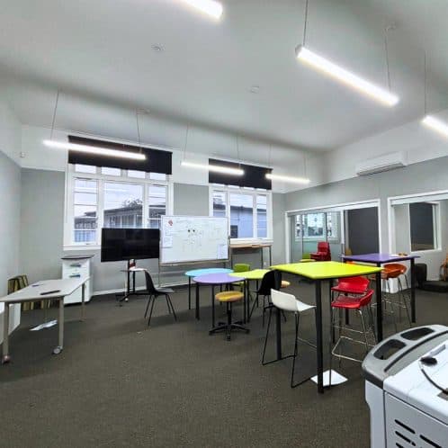 Modern collaborative workspace with vibrant furniture and educational tools, ideal for team meetings, training sessions, and creative projects in a professional environment.