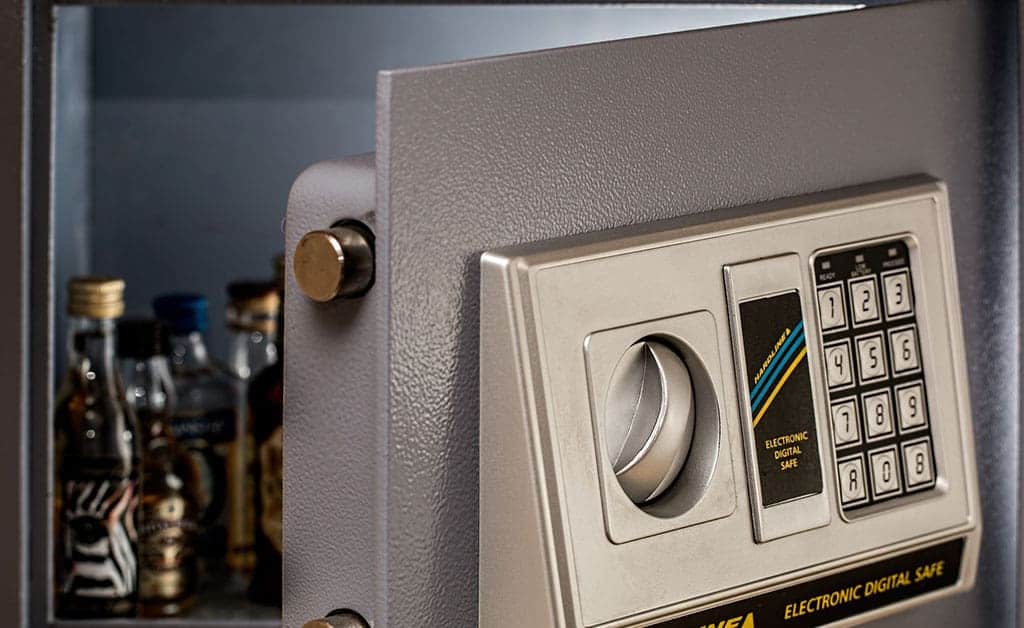 Why-You-Should-Always-Have-A-Local-Locksmith'S-Number-On-You-King-Locksmith-Kls2