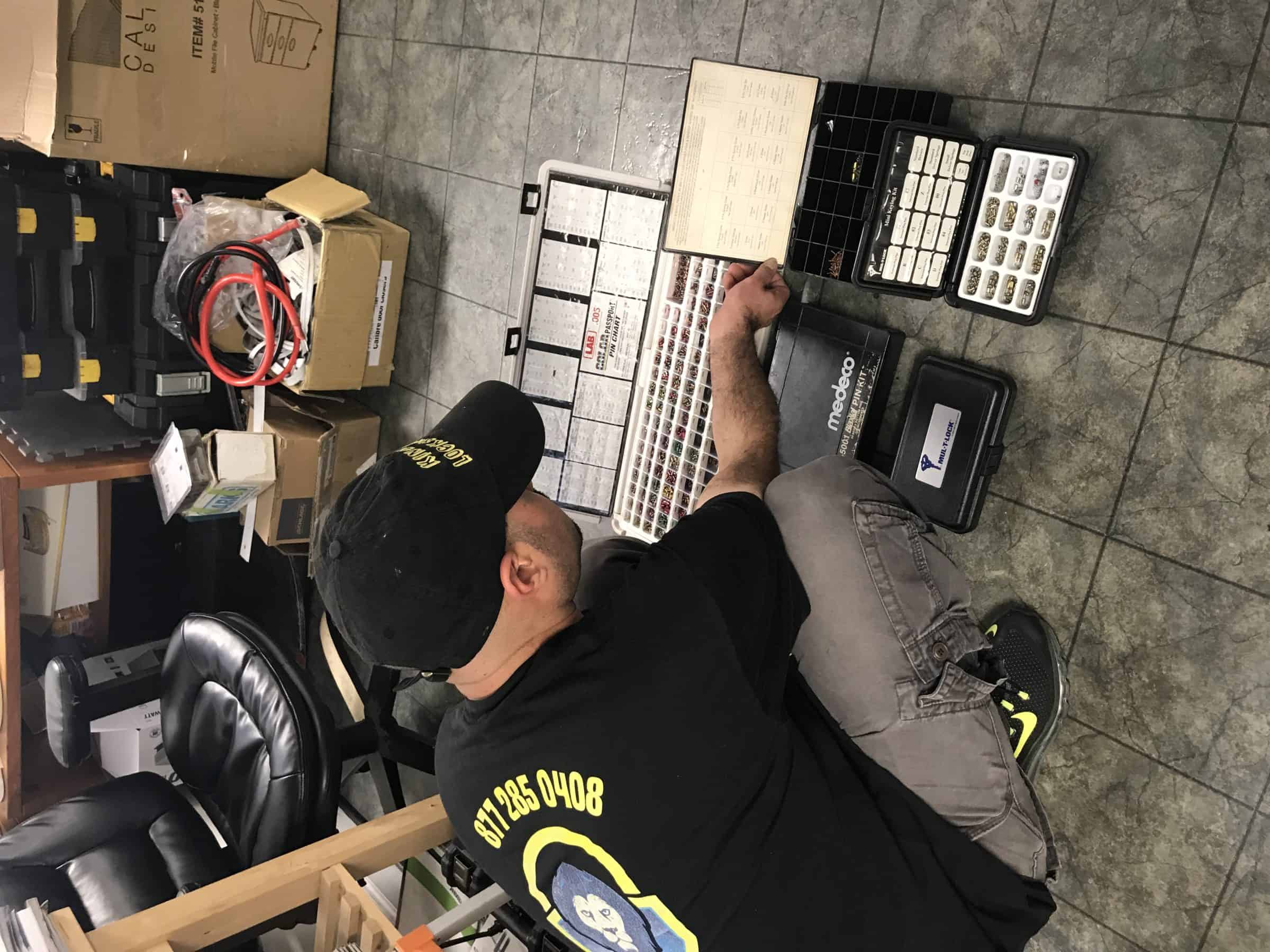 Locksmith Upper Marlboro A Skilled Locksmith Upper Marlboro Showed The Mini Keying Kit And Pin Chart