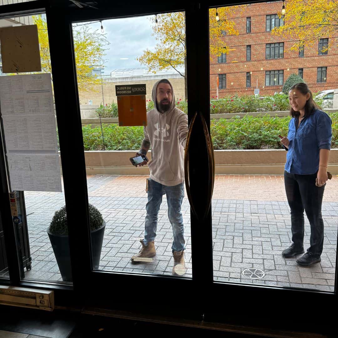 Commercial Connecticut Ave Locksmith Our Commercial Connecticut Ave Locksmith Is Helping A Staff On Their Door Problems.