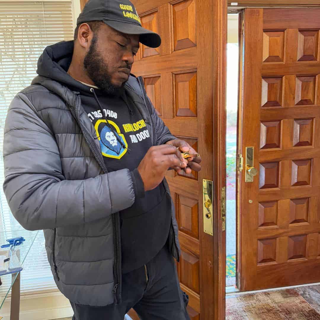 Our Locksmith North Cleveland Park Is Busy In Key Replacement For Residential Door