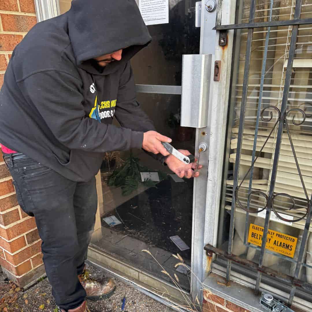 Commercial Locksmith The Palisades Our Commercial Locksmith The Palisades Repaired The Commercial Door