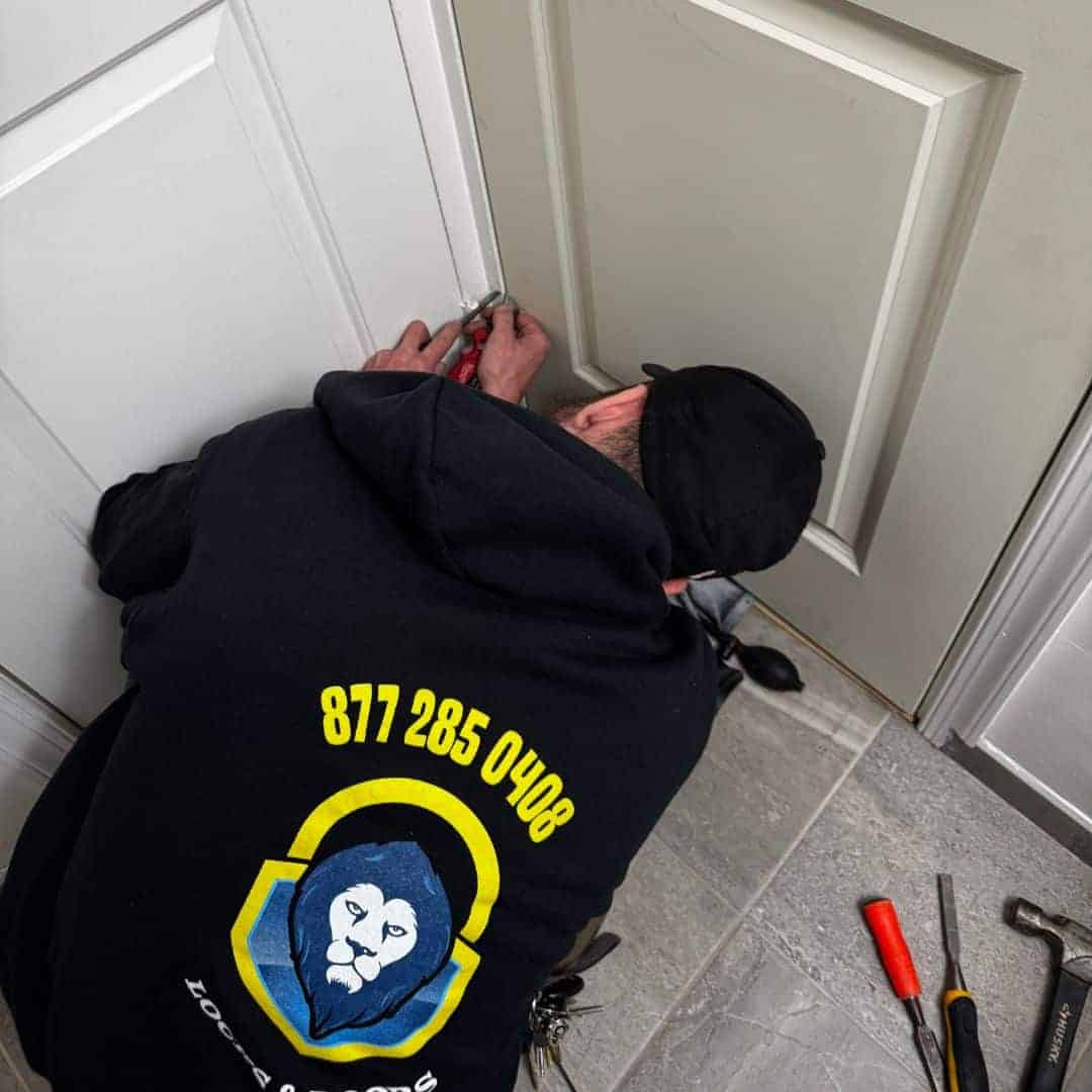 Emergency Locksmith The Palisades Our Emergency Locksmith The Palisades Dc Repaired The Residential Door Hinges