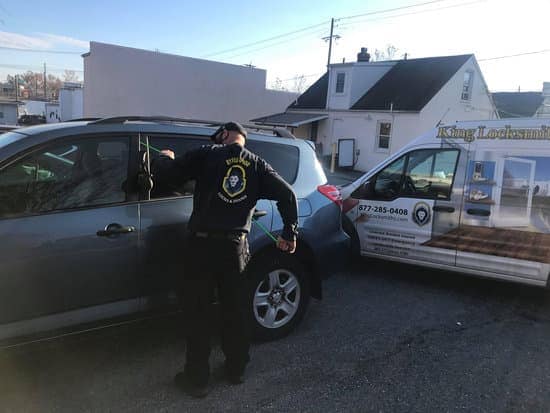 24/7 automotive locksmith services in Takoma Park, MD providing emergency car lockout assistance, transponder key programming, and mobile vehicle key replacement