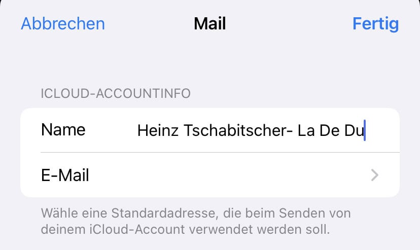 In den iPhone Einstellungen ändern Sie den „Von“-Namen für Emails