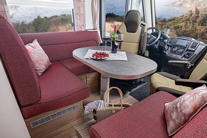 Knaus Live I 650 MEG — L-Sitzgruppe mit Teleskop-Einsäulenhubtisch