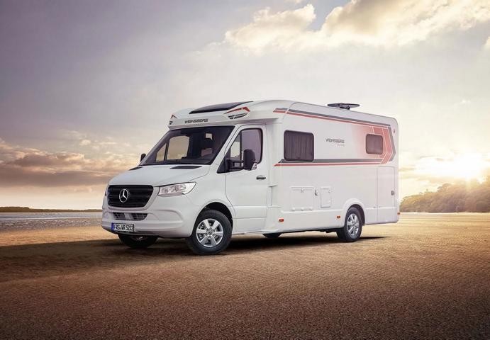 Weinsberg CaraCompact Pepper auf Mercedes-Benz — Seitenansicht Fahrerseite komplett, 692 cm