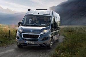 4. Kompakter Wohnmobil-Urlaub im Naturparadies, ideal für Abenteuer und Entspannung.