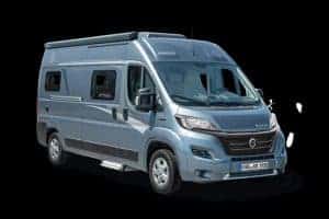 Kleinwohnmobil Moon Camper auf Reisen, perfekt für Campingausflüge.