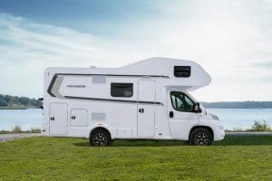 Hochwertiger Wohnmobil für Camping und Reisen in Naturlandschaften.