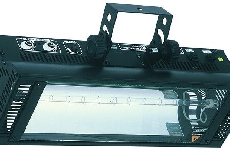 Verhuur van Geni FL-1800D DMX stroboscoop flitsend lichteffect. Een strobo huren kan je bij PartyDJ uit Aalst, Oost Vlaanderen.