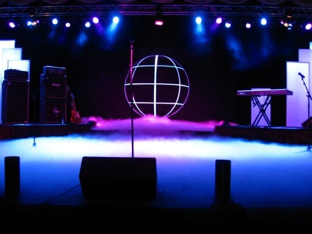Verhuur van droogijs low ice fogger. Mistmachine op droogijs die low fog produceert te huur. Low Ice Fogger huren kan bij PartyDJ uit Aalst, Oost Vlaanderen.