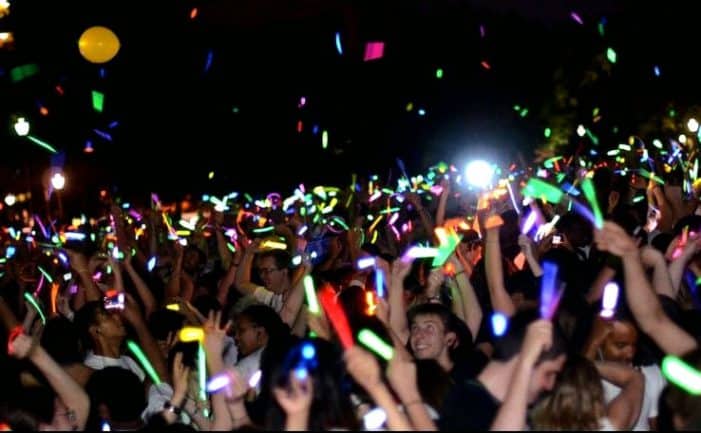 Verkoop van breeklichtjes of glowsticks. Lightsticks kopen kan bij PartyDJ uit Aalst, Oost Vlaanderen.