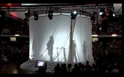 Power Drop Huren. Kabuki valnet drop systeem huren bij PartyDJ uit Aalst, Oost Vlaanderen.