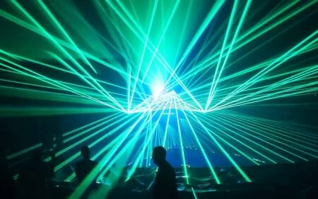 Verhuur van ECS Beambox 3000 3 watt full color RGB color laser. Kleurenlaser huren kan bij PartyDJ uit Aalst, Oost Vlaanderen