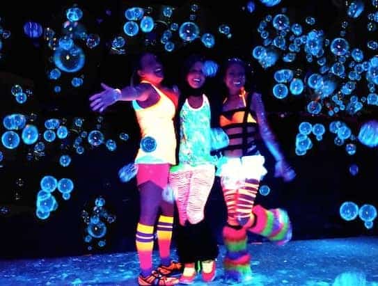 Neon UV Bubble Vloeistof RTU (5 liter). Blacklight bellenblaas vloeistof kopen.