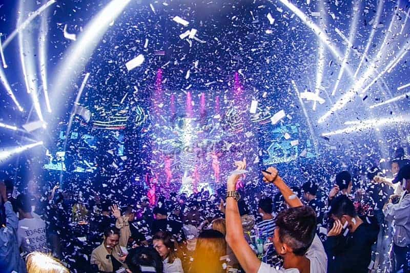 Verhuur van Power 4 shot DMX base. Confetti shooter huren kan bij PartyDJ uit Aalst, Oost Vlaanderen.