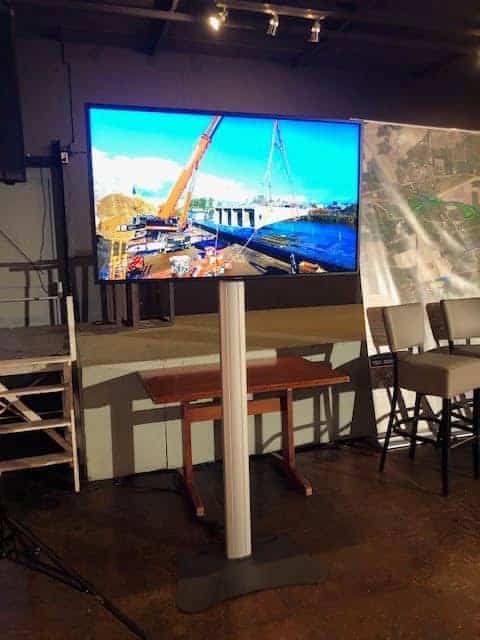 Flatscreen TV huren ⌀55"/135cm. Beeldscherm verhuur bij PartyDJ uit Aalst, Oost Vlaanderen.