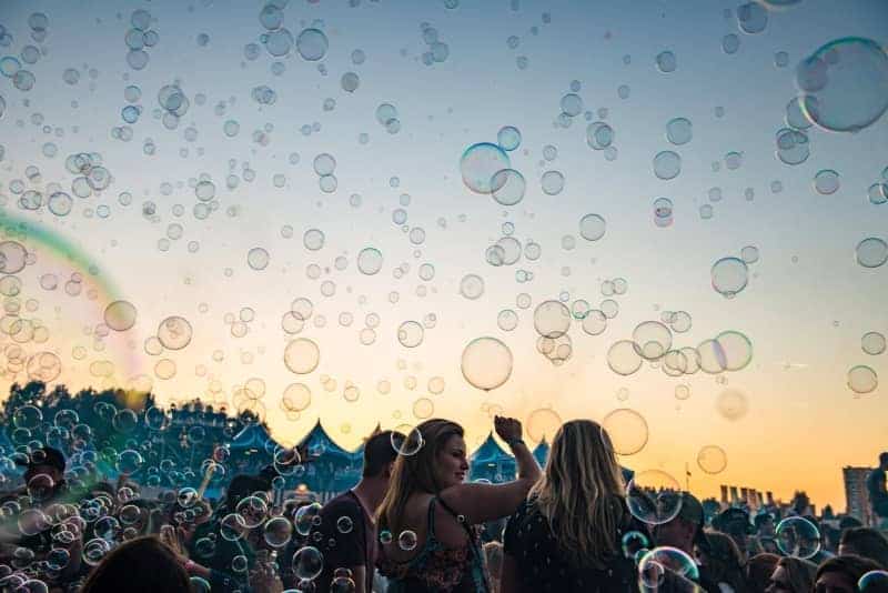 Verhuur Bubble Monster bellenblaasmachine. Bubbelmachine bubbelmonster huren voor zeepbellen effect. Te huur bij PartyDJ uit Aalst, Oost Vlaanderen.