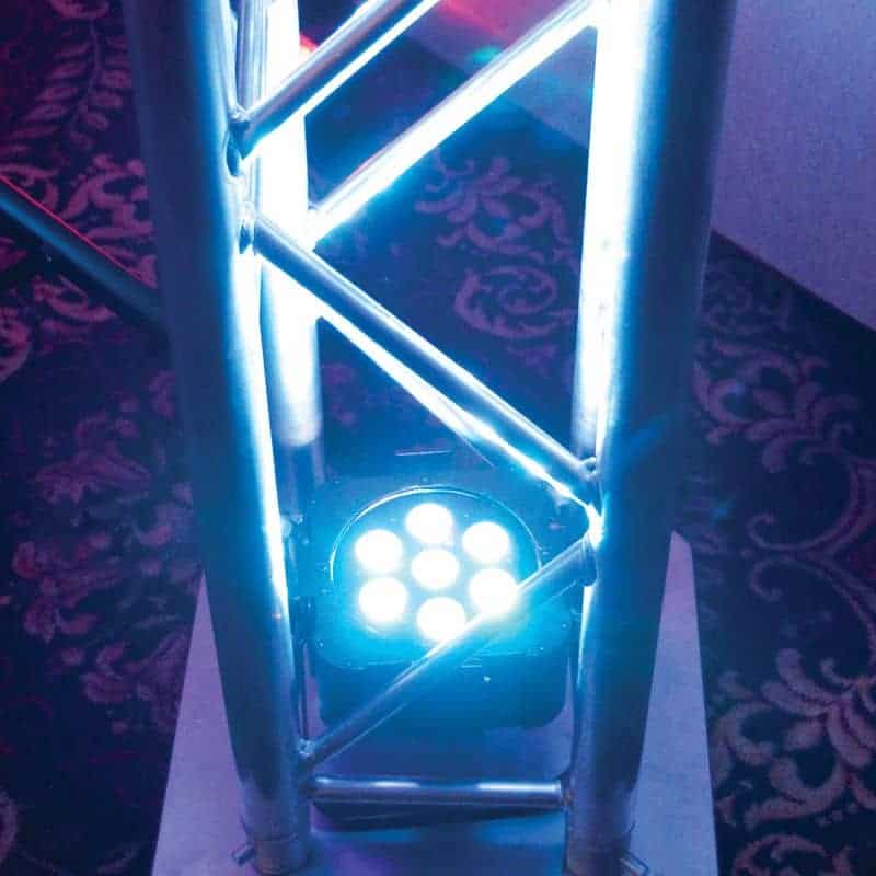 Verhuur van American DJ Flat Par Tri 7 Spot. LED Pars huren kan bij PartyDJ uit Aalst, Oost Vlaanderen.