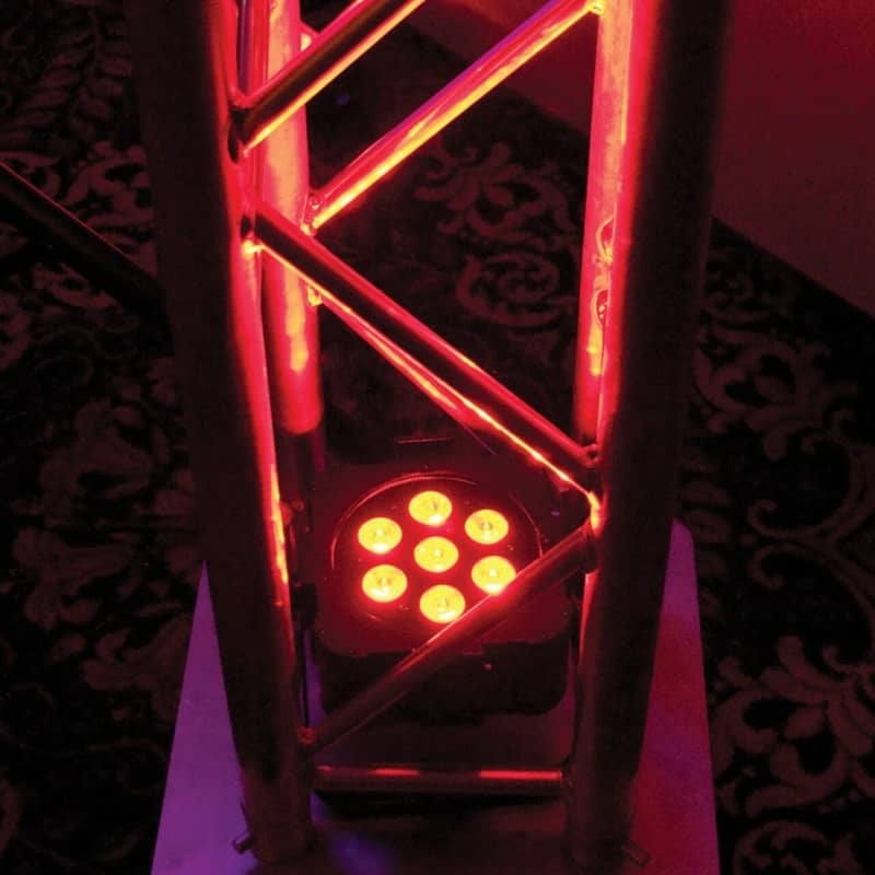 Verhuur van American DJ Flat Par Tri 7 Spot. LED Pars huren kan bij PartyDJ uit Aalst, Oost Vlaanderen.
