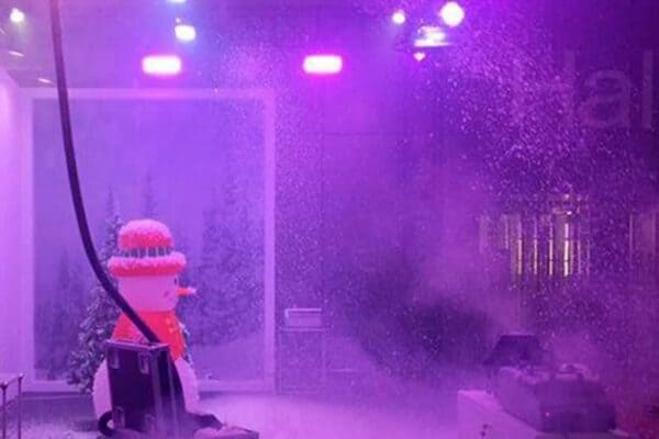 Antari S-500 sneeuwmachine te huur. Voor winterse sfeer huur je jouw sneeuw machine bij PartyDJ uit Aalst, Oost Vlaanderen.