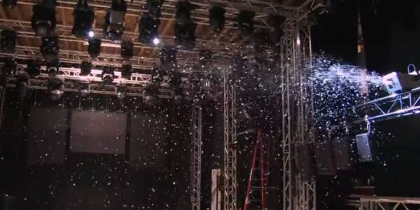 Verhuur van Antari SW-250 sneeuw machine. Krachtige sneeuwmachines huren bij PartyDJ uit Aalst, Oost Vlaanderen.