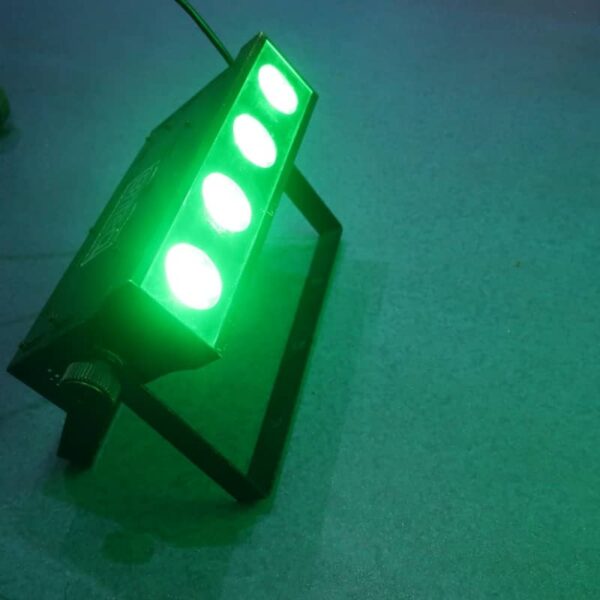 Verhuur van Briteq Stage Painter 12 uplighting en downlighting. LED schijnwerper als uplighter huren kan bij PartyDJ uit Aalst, Oost Vlaanderen.