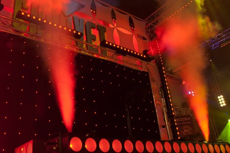 Verhuur Chauvet Geiser RGB verticale rookmachine huren bij PartyDJ uit Aalst, Oost Vlaanderen