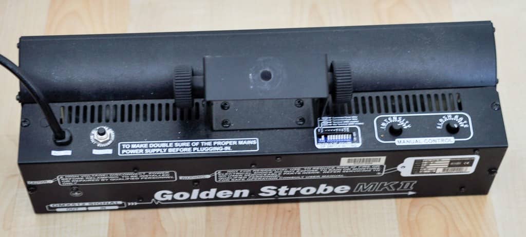 Verhuur van Geni FL-1800D DMX stroboscoop flitsend lichteffect. Een strobo huren kan je bij PartyDJ uit Aalst, Oost Vlaanderen.