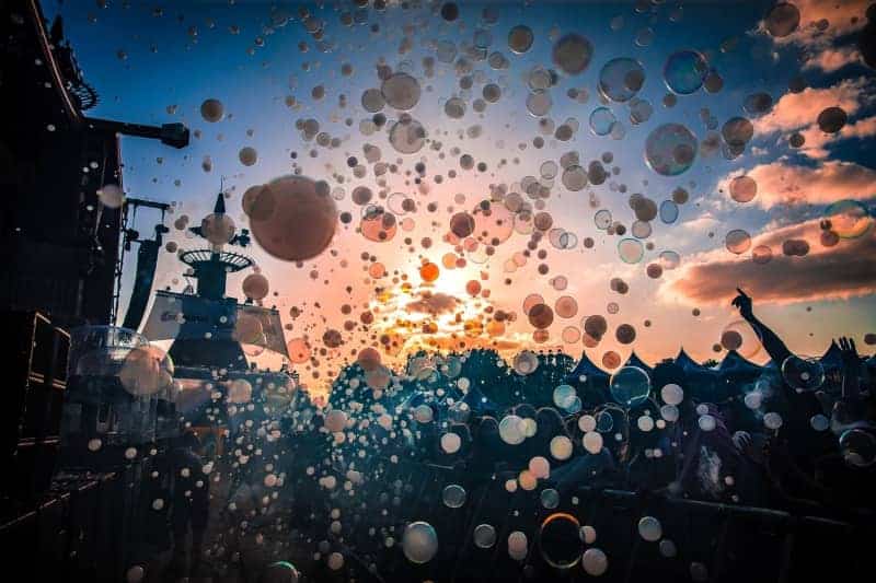 Verhuur Magic FX Smokebubble Blaster bubble machine met rook bellenblaasmachine huren voor zeepbellen effect. Te huur bij PartyDJ uit Aalst, Oost Vlaanderen.