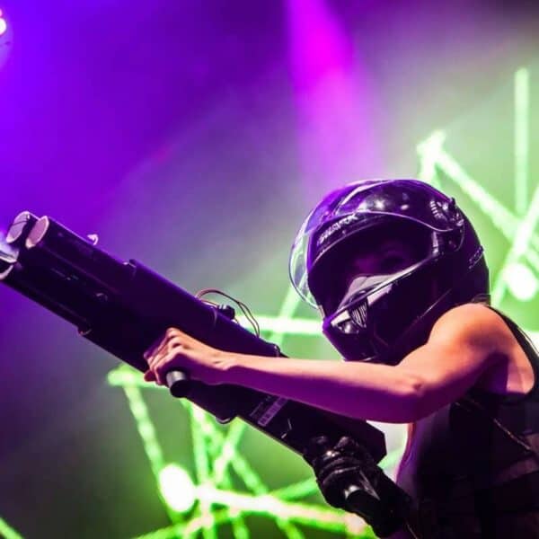 Verhuur van MagicFX Confetti Gun. Elektrisch confetti geweer huren kan bij PartyDJ uit Aalst, Oost Vlaanderen.