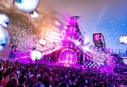 Verhuur Magic FX Smokebubble Blaster bubble machine met rook bellenblaasmachine huren voor zeepbellen effect. Te huur bij PartyDJ uit Aalst, Oost Vlaanderen.