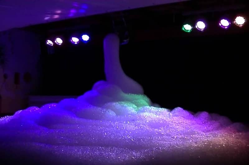Kleine Schuimmachine Huren Voor Jouw Schuimfuif. Huur nu de MBN Junior Foam schuim douche bij PartyDJ uit Aalst, Oost Vlaanderen
